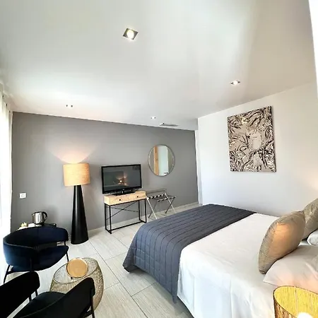 Les Alizes & Апарт-отель Л'Иль-Рус