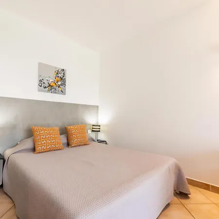 Aparthotel Les Alizes & LʼÎle-Rousse