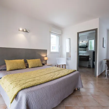 Ξενοδοχείο με διαμερίσματα Les Alizes & LʼÎle-Rousse