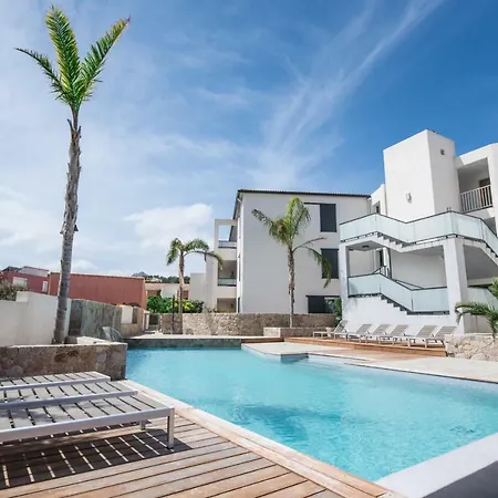 Les Alizes & Ξενοδοχείο με διαμερίσματα LʼÎle-Rousse