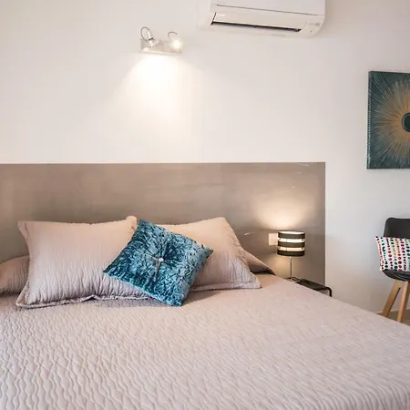 Les Alizes & Ξενοδοχείο με διαμερίσματα LʼÎle-Rousse