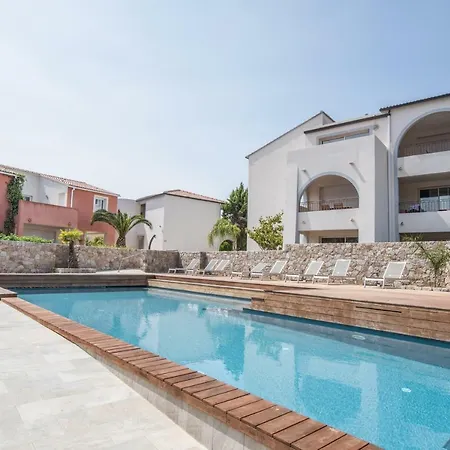 Les Alizes & Ξενοδοχείο με διαμερίσματα 3*