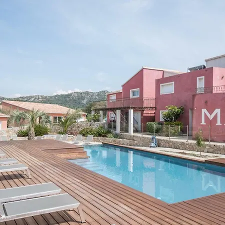 Ξενοδοχείο με διαμερίσματα Les Alizes & LʼÎle-Rousse