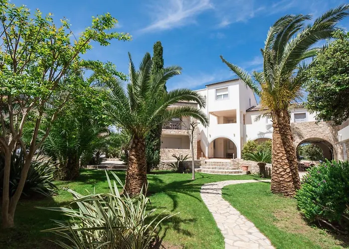 Aparthotel Les Alizes & LʼÎle-Rousse