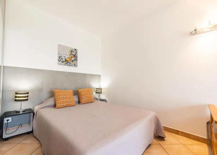 Aparthotel Les Alizes & LʼÎle-Rousse