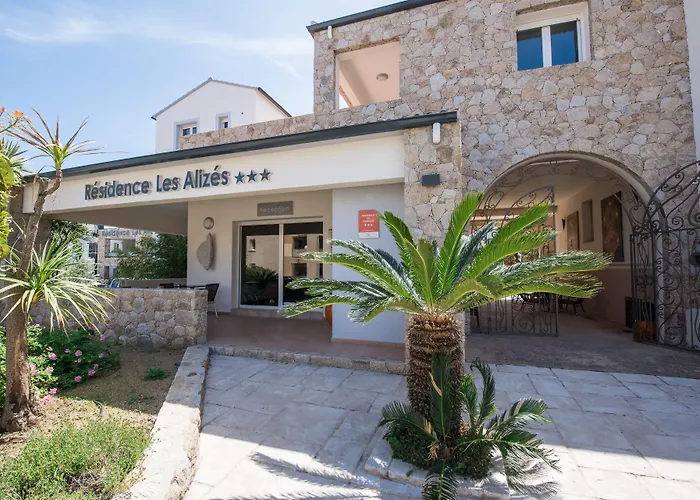Les Alizes & Ξενοδοχείο με διαμερίσματα LʼÎle-Rousse