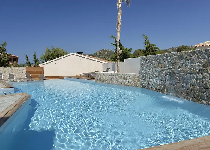 Les Alizes & Aparthotel LʼÎle-Rousse