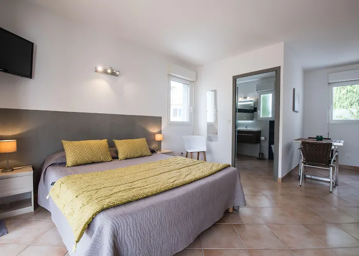 Aparthotel Les Alizes & LʼÎle-Rousse