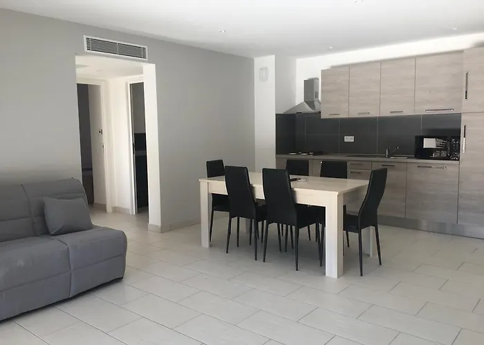 Les Alizes & Aparthotel LʼÎle-Rousse