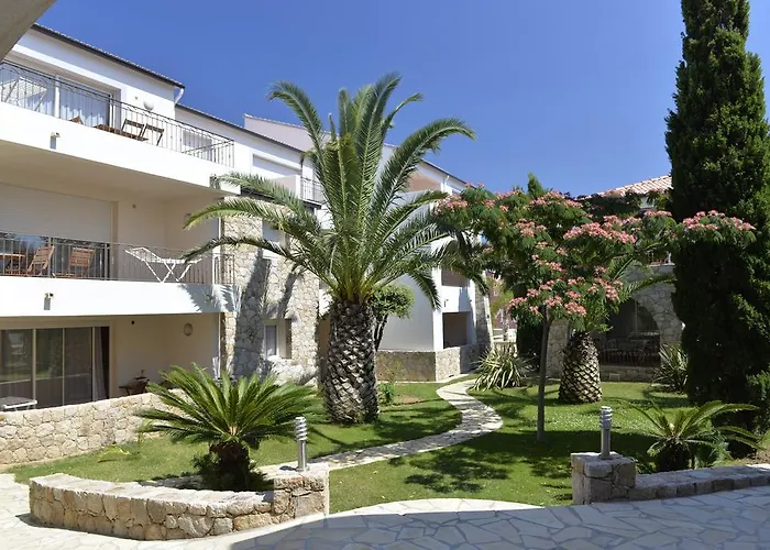 Ξενοδοχείο με διαμερίσματα Les Alizes & LʼÎle-Rousse