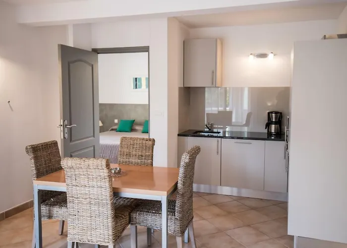 Les Alizes & LʼÎle-Rousse