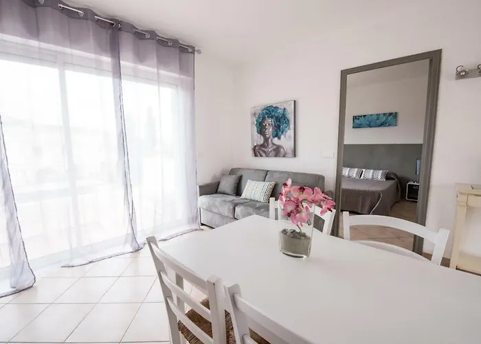 Les Alizes & Aparthotel LʼÎle-Rousse