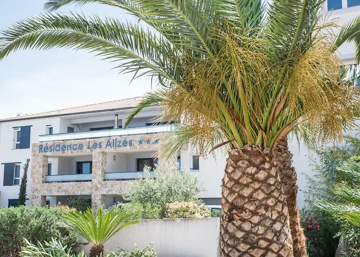 Les Alizes & Aparthotel LʼÎle-Rousse